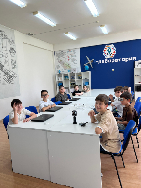 В объединениях Центра с обучающимся были проведены беседы с просмотром видеороликов на тему «Научные открытия России».