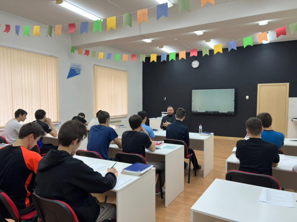 В рамках смены для участников был организован вдохновляющий мастер-класс под названием «Лидер в каждом из вас»